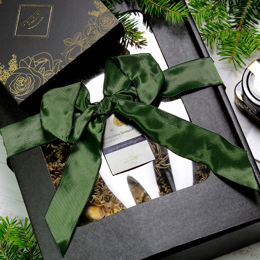 Fekete ablakos papírdoboz céges karácsonyi ajándékcsomag